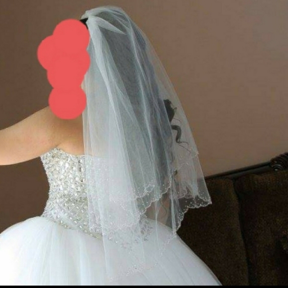 Wedding Dress 👰 vail included - Picture 2 of 3